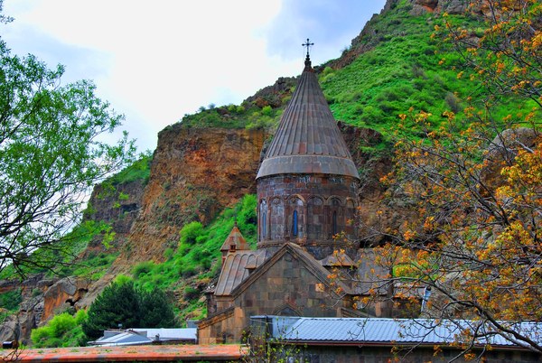 Geghard: il monastero scavato nella montagna