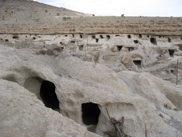 Maymand: abitare nella roccia