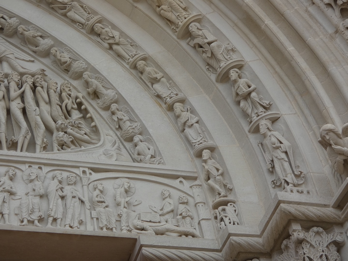 Audioguida V�zelay: basilica e collina