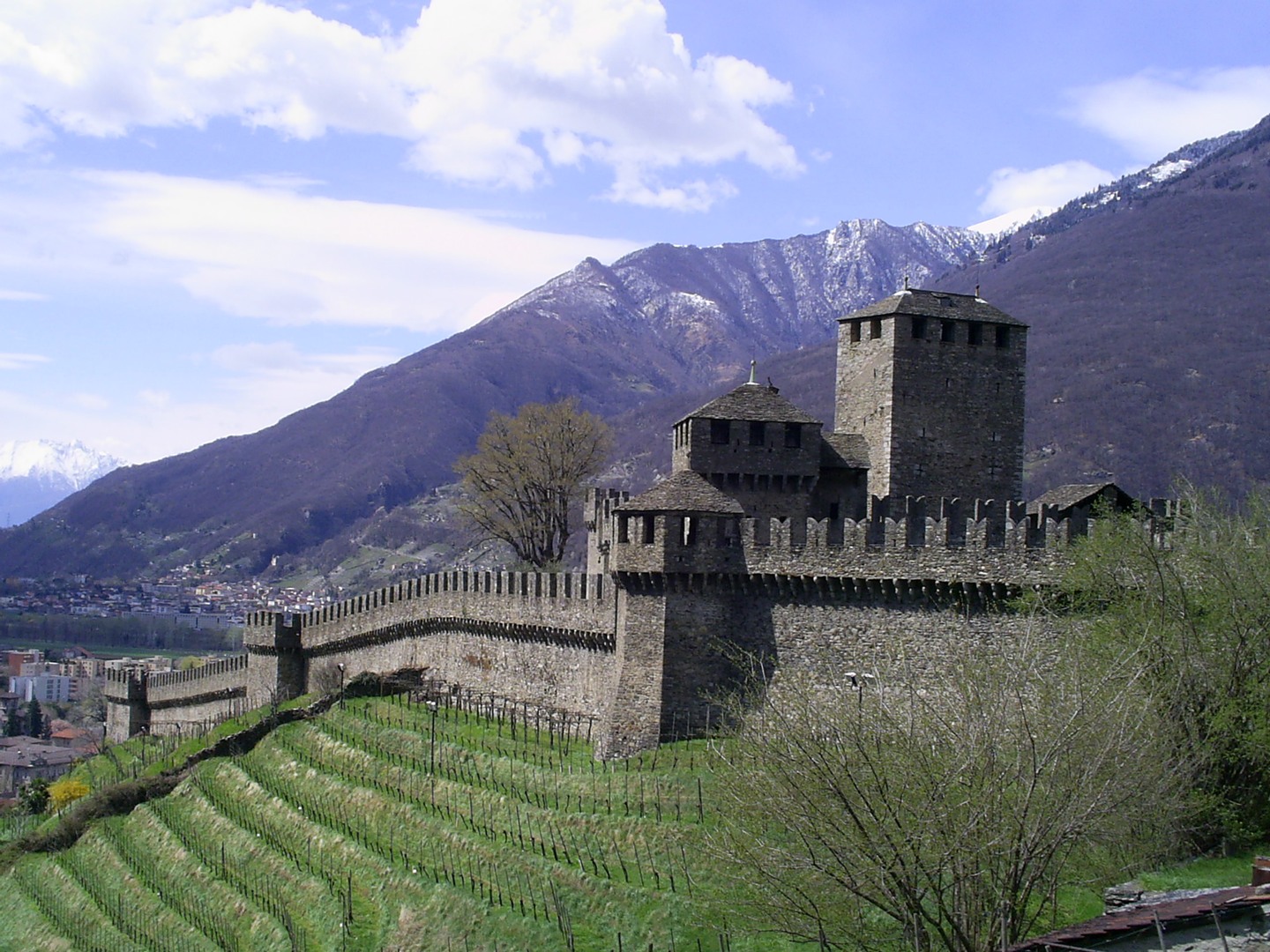 Audioguida Bellinzona: i tre castelli e le mura